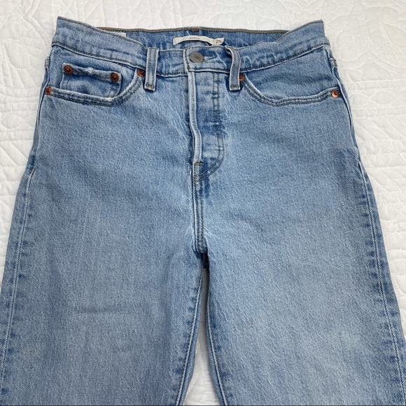 LEVIS PREMIUM WEDGIE •25• light wash button fly raw hem - Picture 2 of 10
